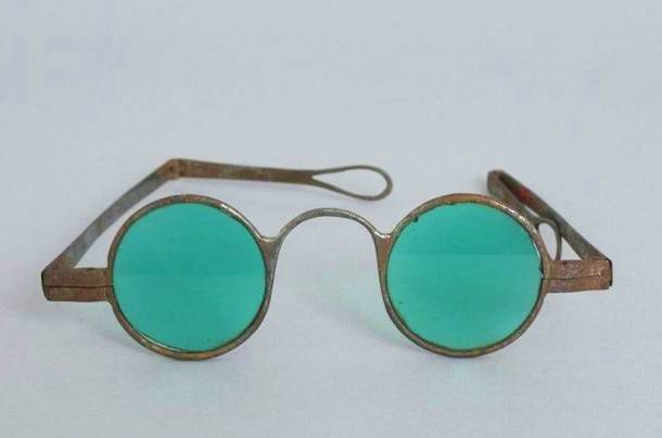  اولین عینک آفتابی با لنز رنگی - هفت گرد - هفتانه
