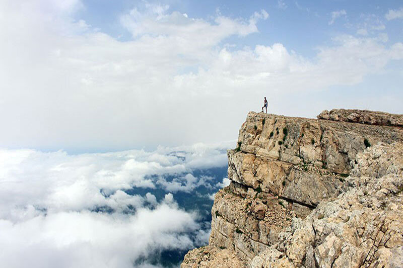 مه زیر پای گردشگران درفک