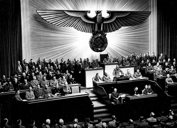اعلان جنگ هیتلر به آمریکا-هفت گرد
