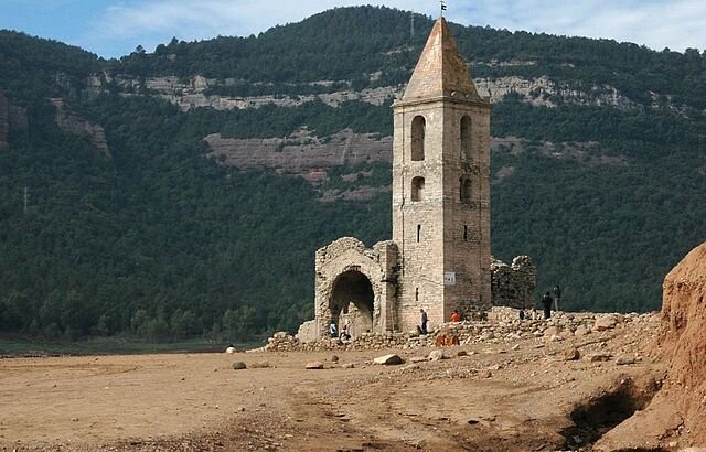  پیدا شدن آثار تاریخی غرق‌شده در پی خشکسالی اسپانیا- هفت گرد