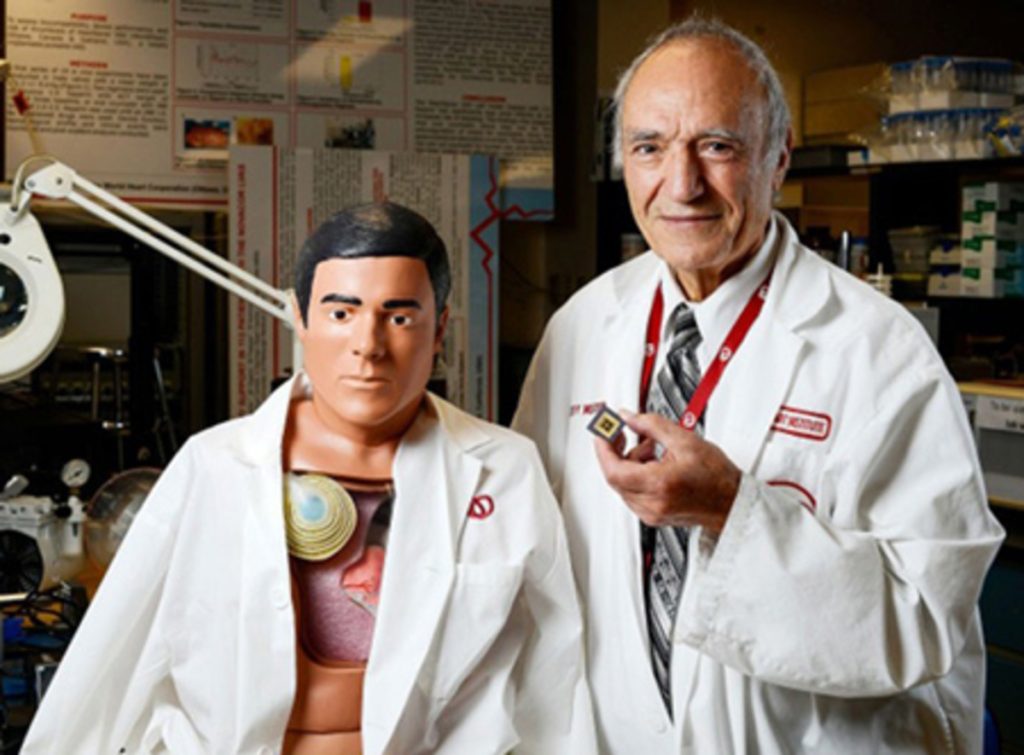پروفسورتوفیق موسیوند مخترع نخستین قلب مصنوعی داخل بدن انسان- هفت گرد