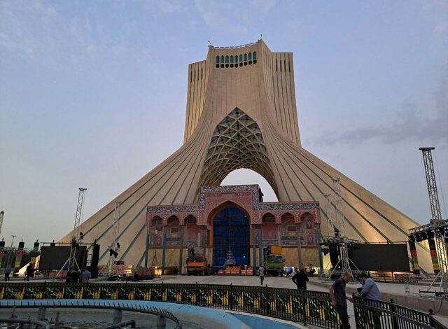 میراث فرهنگی ممنوع کرد اما «برج آزادی» خلوت نشد!