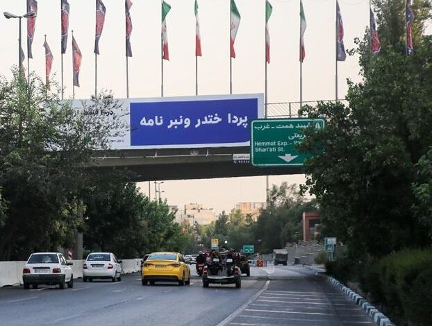 بیلبوردهای ناخوانای اسنپ در اتوبانها؛ تهدیدی برای امنیت راننده وتهدیدی بر زبان فارسی